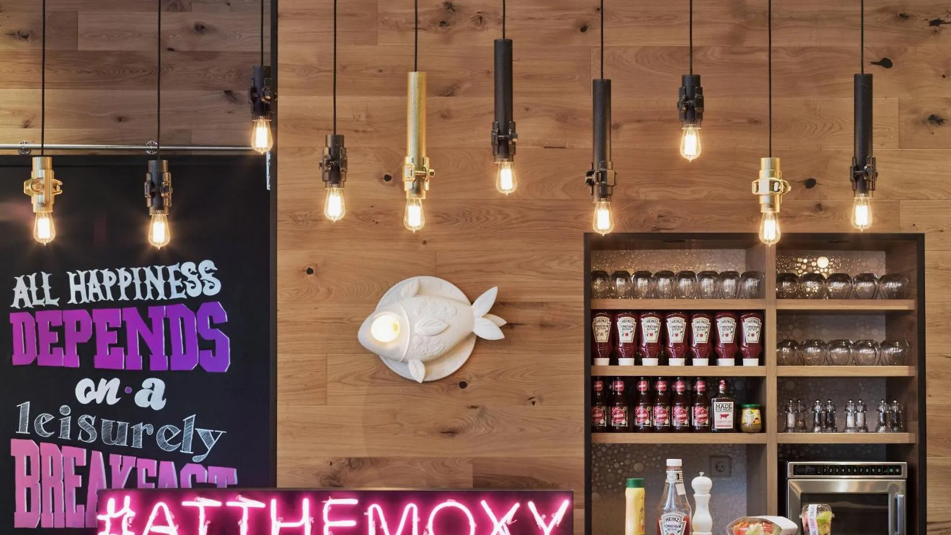 Moxy Tbilisi Otel