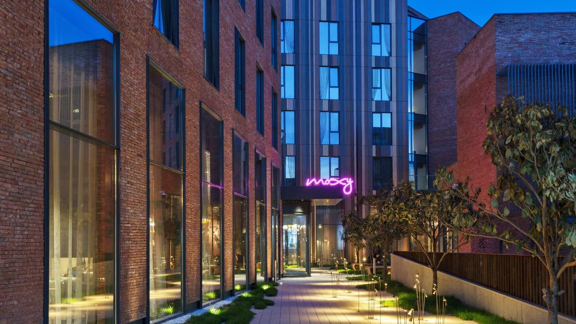 Moxy Tbilisi Otel