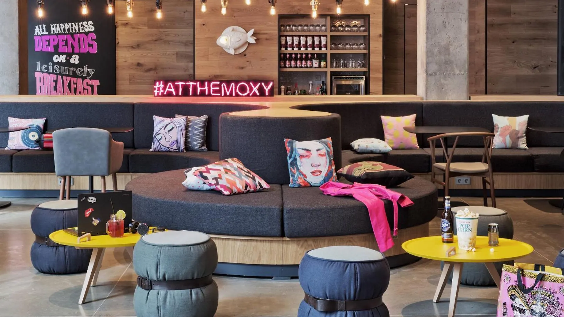 Moxy Tbilisi Otel